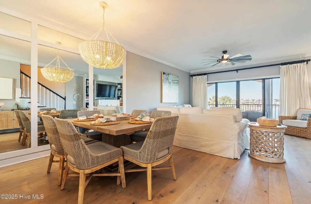 LUXIRIOUS WATERFRONT TOWN HOME